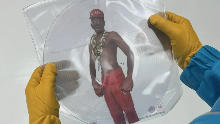 Vinil de Don’t Tap the Glass | Foto: X